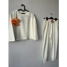 Deseo Boutique Kadın Beyaz Renk Çiçek Detaylı Tişört Pantolon Ikili Alt Üst Takım