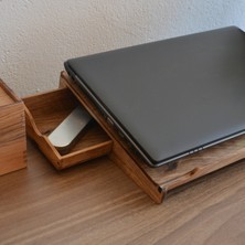 Woodsaka Walstand 2.0 - Çekmeceli Laptop ve Notebook Standı - 17 Inch - Ceviz Ağacından