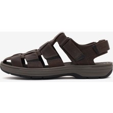 Clarks Erkek Kahverengi Sandalet Yumuşak Deri ve Dayanıklı Taban ile Şıklığı ve Rahatlığı Birleştiriyor