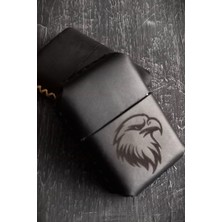 Nikura Craft Nikuracraft Kişiye Özel Çakmak Benzinli Çakmak Deri Kılıflı Zippo Tarzı Çakmak  Deri Kılıflı El Yapımı Siyah Kartal Desenli Hakiki Deri Çakmak