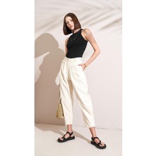 Tena Kadın Naturel Paça Pileli Bel Cep Detaylı Balıksırtı Gabardin Pantolon