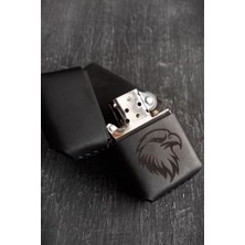 Nikura Craft Kişiye Özel Çakmak Benzinli Çakmak Deri Kılıflı Zippo Tarzı Çakmak  El Yapımı Siyah Kartal Desenli Hakiki Deri Çakmak