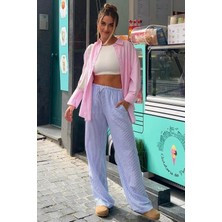 Madmext Kadın Dökümlü Çizgili Pantolon Mavi Renk Geniş Paça Tasarımı ile Günlük Stil