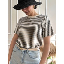 Nidi Store Beyaz Kırmızı Ince Çizgili Bisiklet Yaka T-Shirt
