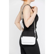 Beyaz Kadın Kutu Mini Çapraz Canta P-00011444