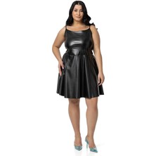 Disentis Modest Büyük Beden Ayarlanabilir Ince Askılı Sırtı Lastikli Deri Mini Siyah Elbise