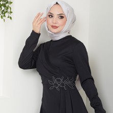 Ayşe Melek Tasarım Kemeri Taşlı Asimetrik Abiye Kalem Tesettür Elbise 2580
