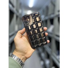 Vip Case Iphone 11 Uyumlu Kabartmalı Dikiş Detaylı Baklava Desenli Parlak Vivid Kılıf