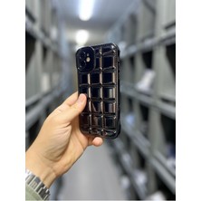 Vip Case Iphone 11 Uyumlu Kabartmalı Dikiş Detaylı Baklava Desenli Parlak Vivid Kılıf