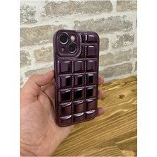 Vip Case Iphone 13 Vivid Uyumlu Kabartmalı Dikiş Detaylı Baklava Desenli Parlak Vivid Kılıf