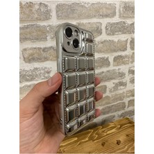 Vip Case Iphone 13 Vivid Uyumlu Kabartmalı Dikiş Detaylı Baklava Desenli Parlak Vivid Kılıf