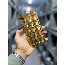 Vip Case Iphone 11 Uyumlu Kabartmalı Dikiş Detaylı Baklava Desenli Parlak Vivid Kılıf