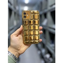 Vip Case Iphone 11 Uyumlu Kabartmalı Dikiş Detaylı Baklava Desenli Parlak Vivid Kılıf