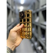 Vip Case Iphone 11 Uyumlu Kabartmalı Dikiş Detaylı Baklava Desenli Parlak Vivid Kılıf