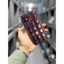 Vip Case Iphone 11 Uyumlu Kabartmalı Dikiş Detaylı Baklava Desenli Parlak Vivid Kılıf