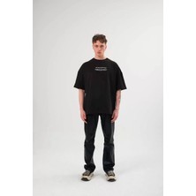 Tarz Yeri  Bisiklet Yaka Baskılı Oversize T-Shirt - Siyah