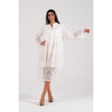 Keyifli Moda Kadın Beyaz Önden Düğmeli Kolları ve Eteği Dantelli Ponponlu Midi Elbise