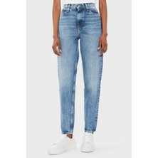 Calvin Klein Sert Pamuklu Yüksek Bel Mom Jeans J20J2236551A4 Kadın Kot Pantolon J20J223655 1A4
