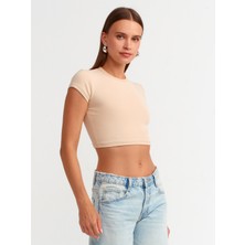 Dilvin 30936 Vücuda Oturan Crop Top-Açık Bej