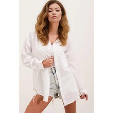 Hazelin Kadın Beyaz Tek Cepli Oversize Keten Ayrobin Gömlek HZL24S-BD1201531