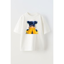 Nmg Tekstil Unisex Beyaz Oversize Pamuk Avuçları Yüzünde Anime Kız Baskılı Örme T-Shirt