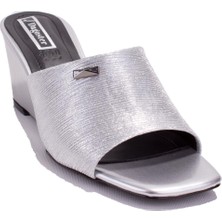 Dagoster DZA07-108524344CN Gümüş Dolgu Taban Topuklu Kadın Terlik