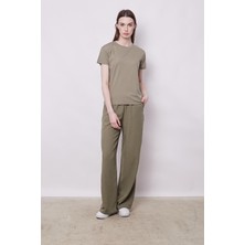 Jument Kadın Sıfır Yaka Kırışmaz Span Karışımlı Şık Kısa Kol Likralı T-Shirt Bluz-Haki