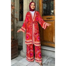 Julude Beyaz Bisiklet Yaka Basic Salaş Kadın Tişört P-00010110