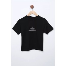 Julude Siyah Bisiklet Yaka Nakışlı Kız Çocuk Tişört P-00011574