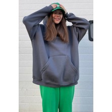 Yakamel Kadın Füme Kanguru Cepli Kapüşonlu 3 Iplik Şardonlu Oversize Sweatshirt