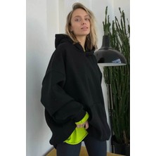 Yakamel Kadın Siyah Kanguru Cepli Kapüşonlu 3 Iplik Şardonlu Oversize Sweatshirt