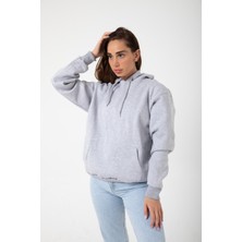 Yakamel Gri Baskısız Kanguru Cepli Kapüşonlu 3 Iplikli Şardonlu Oversize Kadın Sweatshirt