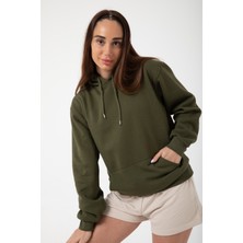 Yakamel Haki Yeşil Baskısız Kanguru Cepli Kapüşonlu 3 Iplikli Şardonlu Oversize Kadın Sweatshirt