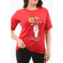 Moda Xlarge Kadın Büyük Beden Çiçek Tutan El Baskılı T-Shirt 1574-23