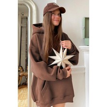 Yakamel Kadın Kahverengi  Kanguru Cepli Kapüşonlu 3 Iplik Şardonlu Oversize Sweatshirt