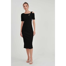 Vitrin Omuz Detaylı Uzun Örme Elbise