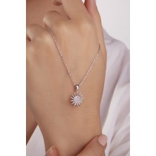 Gümüş Vadisi Kadın Orjinal 925 Ayar Gümüş Zirkon Taşlı Güneş Model Kolye