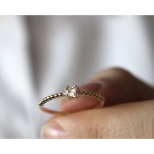 Güler Kuyumculuk Altın Minimal Kare Tek Taş Yüzük