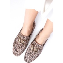 Mio Gusto Myrcella Süet Bej Renk Leopar Desenli Zincir Aksesuarlı Küt Burunlu Kadın Loafer Ayakkabı