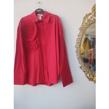 Deseo Boutique Kadın Gül Detaylı Kırmızı Renk (S-M-L Beden) Şık ve Kibar Ince Uzun Kollu Gömlek