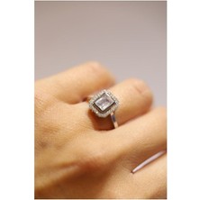 Yenigün Kuyumculuk 14 Ayar Beyaz Altın Baget Tek Taş Yüzük