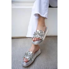 Laminta Manje Silver Püskül Detaylı 4cm Özel Kalın Tabanlı Kadın Terlik