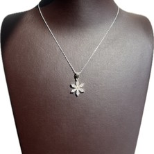Ashak Accessories Kadın 925 Ayar Gümüş Zincirli Swarovski Taşlı Kamelya Model Kolye