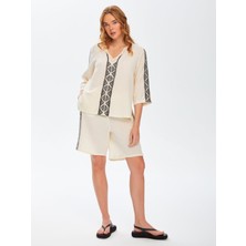 Faik Sönmez Resort Baskı ve Nakış Detaylı Kontrast Yakalı Müslin Bluz 68781