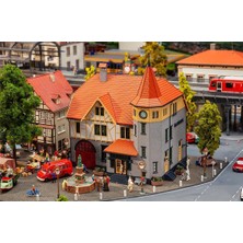 Faller 130649 1/87 Itfaiye Garajlı Kasaba Salonu Demonte Plastik Maketi