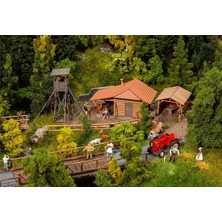 Faller 130637 1/87 Ahşap Zeminli Avcı Evi Demonte Plastik Maketi