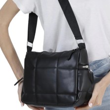 MFM Kapitone Askılı Kadın Çantası  En 31 cm ; Boy 21 cm