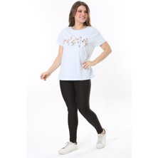 Şans Büyük Beden Bebe Mavisi Pamuk Kumaş Ön Baskılı Kısa Kollu Bluz 65N37807