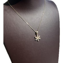 Ashak Accessories Kadın 925 Ayar Gümüş Zincirli Swarovski Taşlı Kamelya Model Light Altın Kaplama Kolye