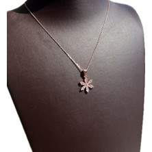 Ashak Accessories Kadın 925 Ayar Gümüş Zincirli Swarovski Taşlı Kamelya Model Rose Kaplama Kolye